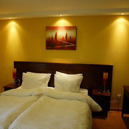 Garni Hotel Contact Belgrade Exterior photo