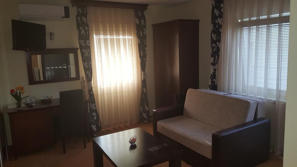Garni Hotel Contact Belgrade Exterior photo