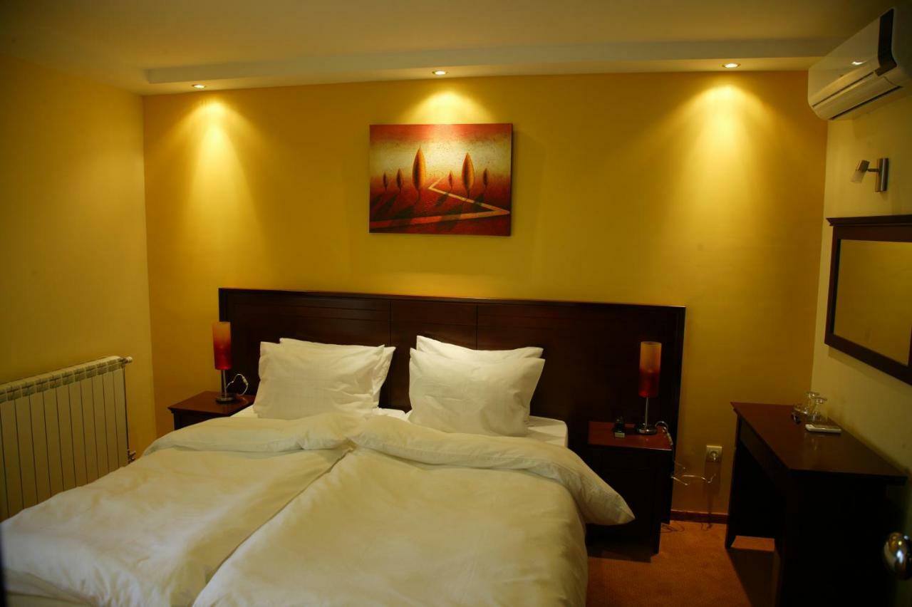 Garni Hotel Contact Belgrade Exterior photo
